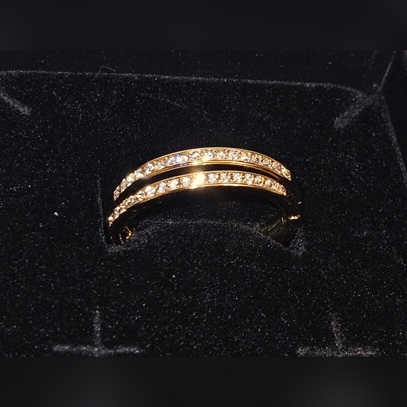 18k Yellow Gold Plated 25mm Hoop Earrings with Swarovski Crystals - Picture 3 of 5